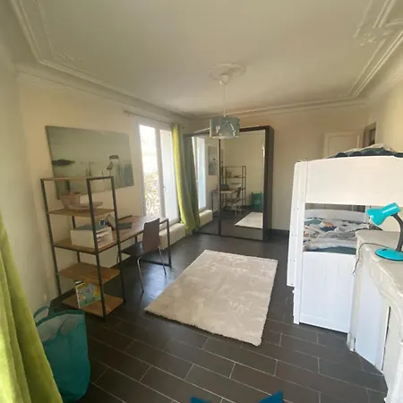 Familiale De 75m2 En Plein Coeur De דירה פריז